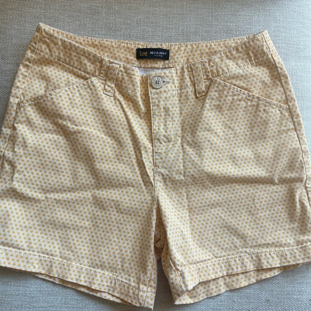Lee Yellow Geometric Shorts Womens 8 Chino Shorts Printed Mid Rise
